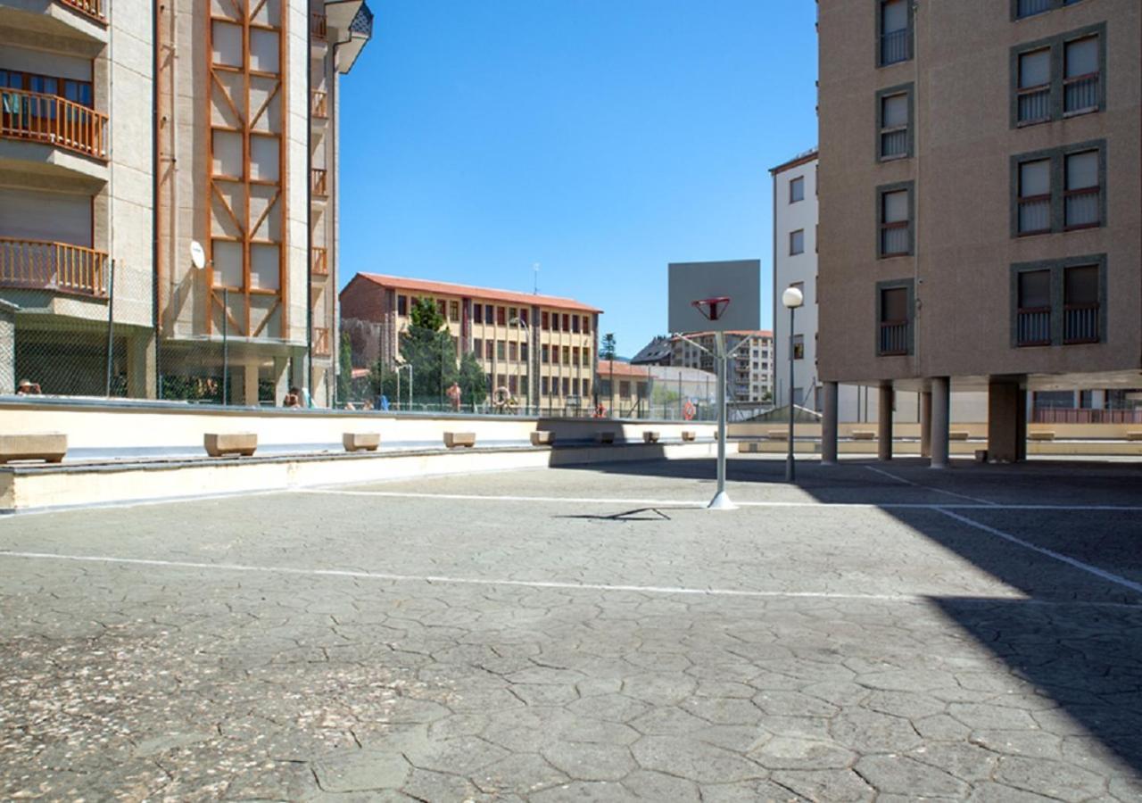 Apartamento Jaca Apartment ภายนอก รูปภาพ